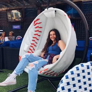 Meet your Posher, Caitlin